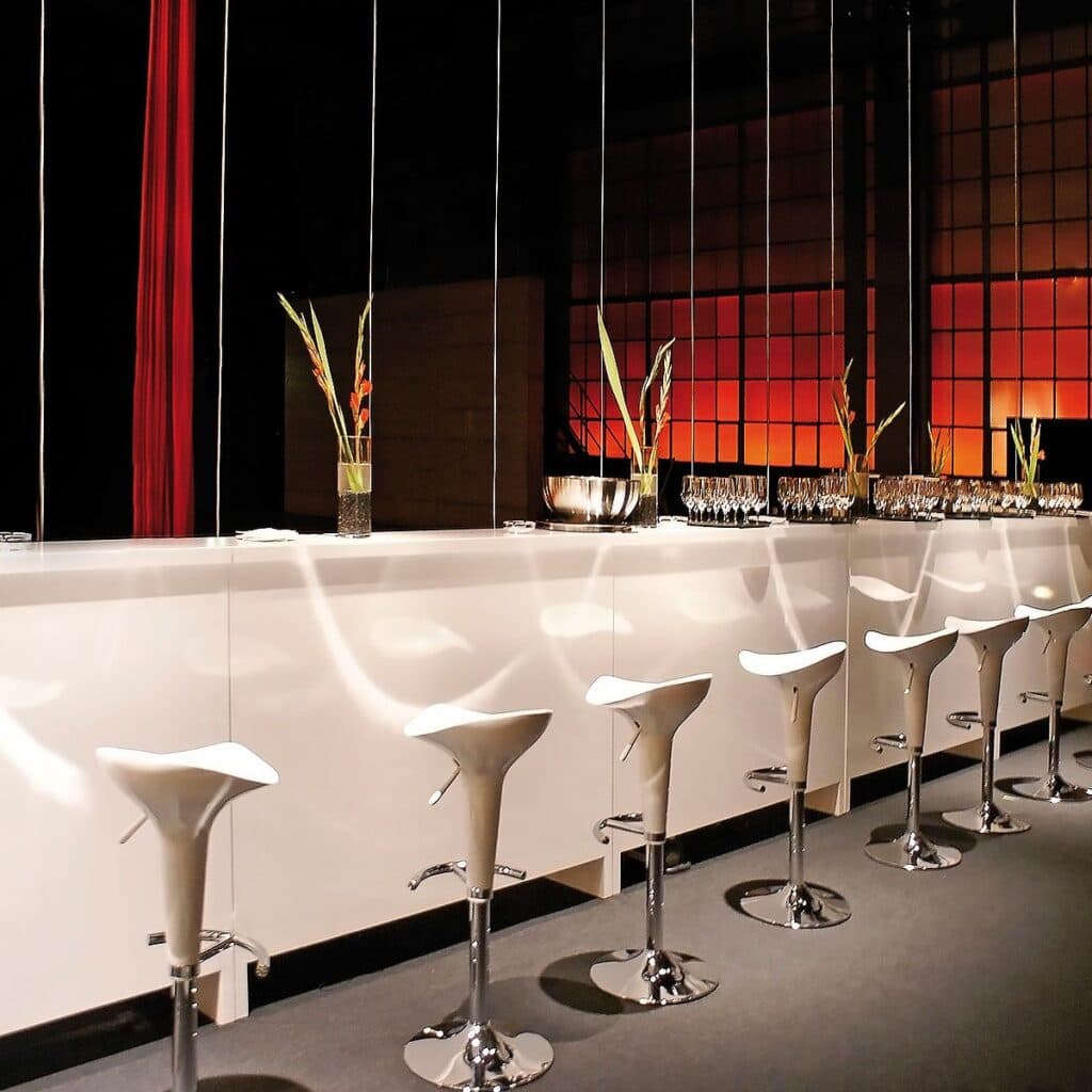 Barelemente für Messen und Events: Modular und individuell anpassbar