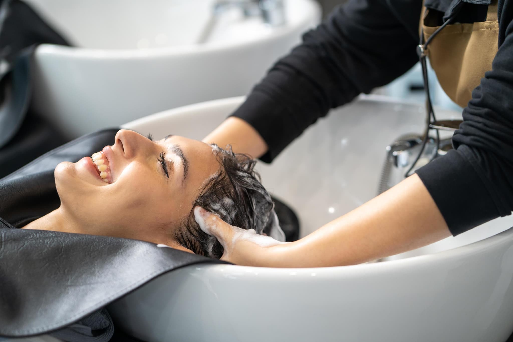 So steigern Waschbecken für Friseure das Kundenerlebnis