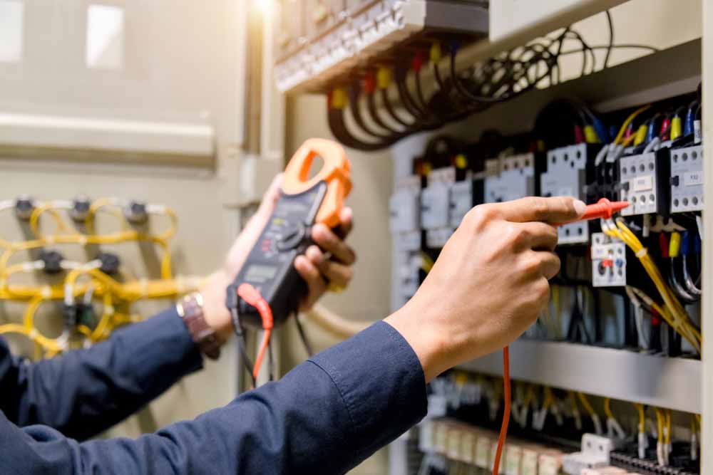 UVV Prüfung – DGUV V3 und ihre Rolle im Arbeitsschutzgesetz