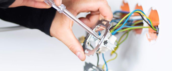 Wann Sie dringend einen Elektro Notdienst in der Nähe benötigen