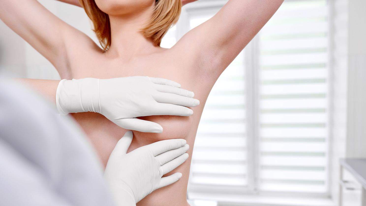 Brustvergrößerung mit Straffung: Der Einfluss von Hormonen